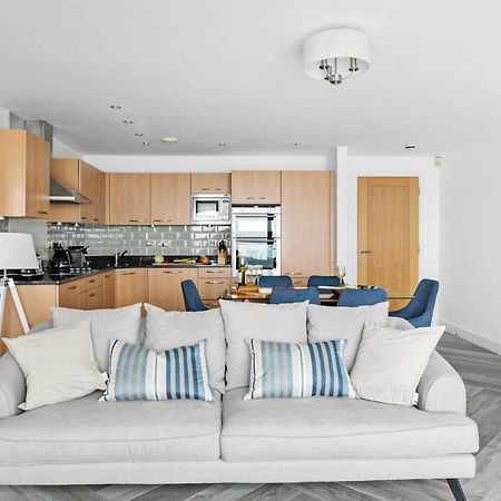 טורקוואי A7 Masts - Striking Beach Bolthole Apartment With Beautiful Sea Views Private Balcony & Parking מראה חיצוני תמונה
