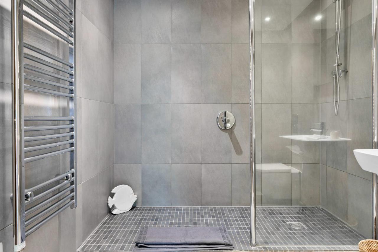 טורקוואי A7 Masts - Striking Beach Bolthole Apartment With Beautiful Sea Views Private Balcony & Parking מראה חיצוני תמונה