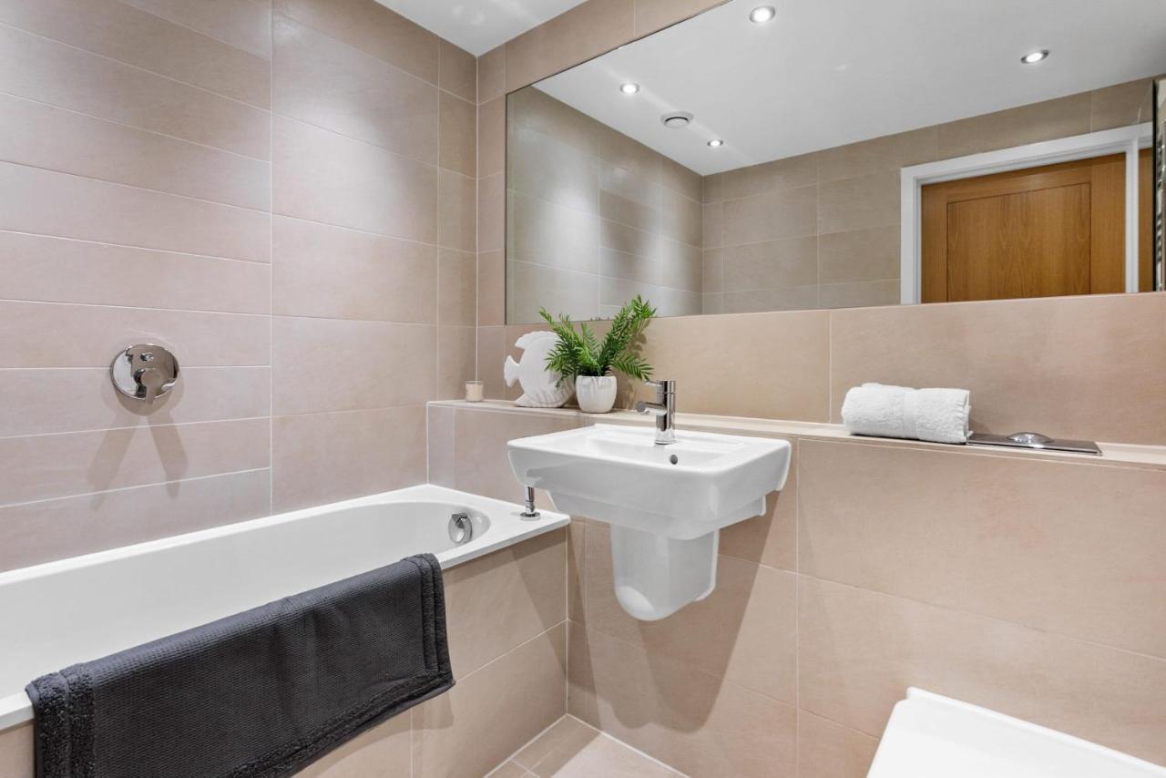 טורקוואי A7 Masts - Striking Beach Bolthole Apartment With Beautiful Sea Views Private Balcony & Parking מראה חיצוני תמונה