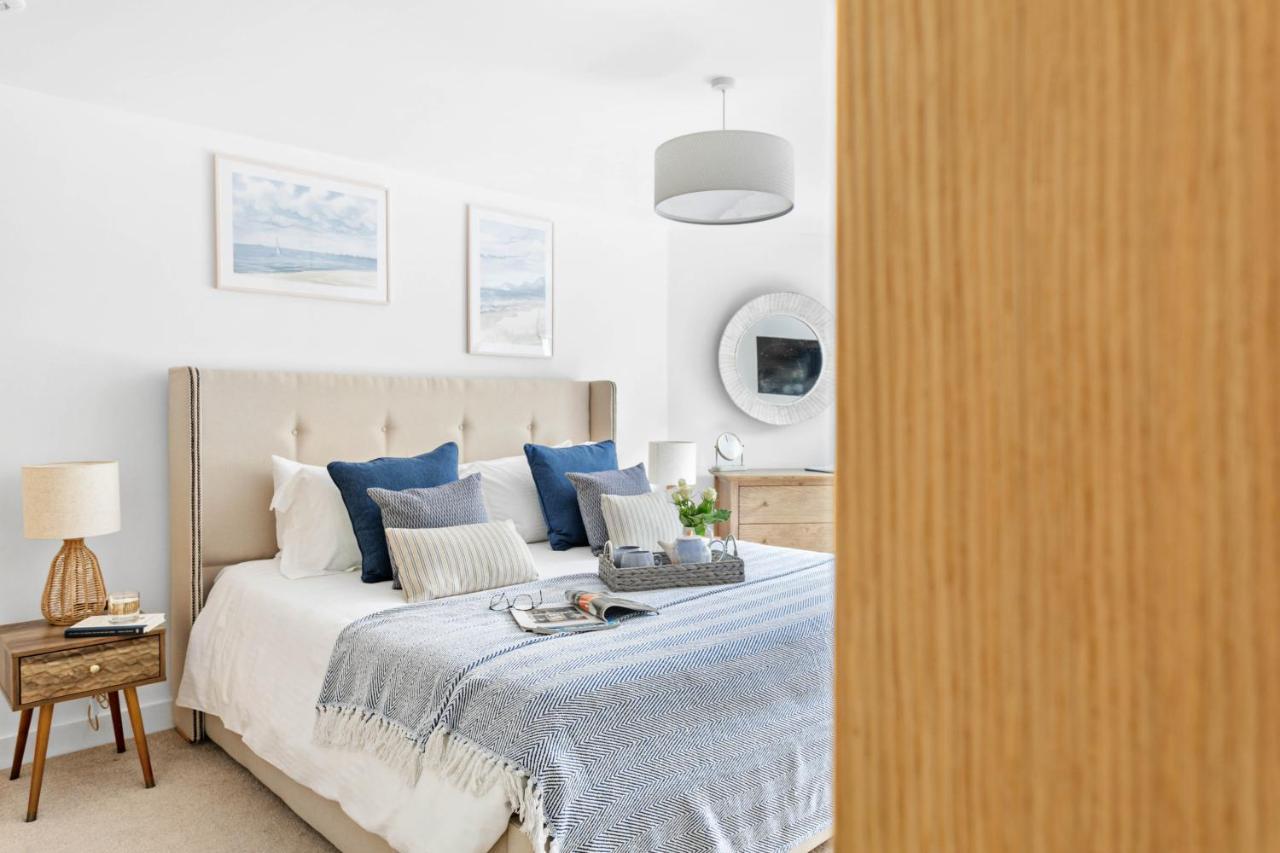 טורקוואי A7 Masts - Striking Beach Bolthole Apartment With Beautiful Sea Views Private Balcony & Parking מראה חיצוני תמונה