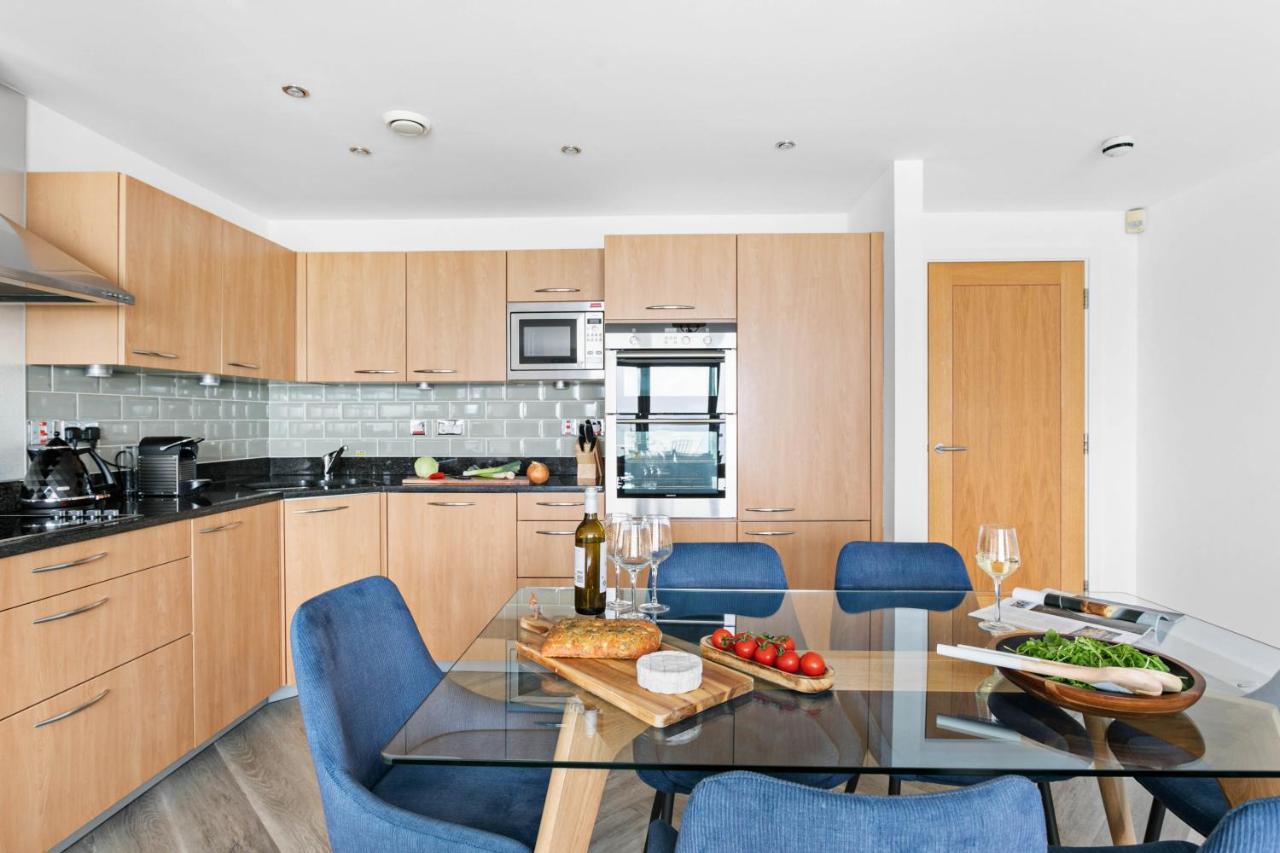טורקוואי A7 Masts - Striking Beach Bolthole Apartment With Beautiful Sea Views Private Balcony & Parking מראה חיצוני תמונה